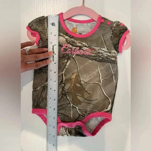 Carhartt Camo Snap Button Onsie Baby Girl Size 6 M‎ Baby Pink Camo 100% Cotton - Picture 10 of 10